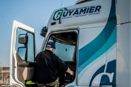 Location de véhicules avec chauffeurs transports Guyamier Groupe Logistique Stockage affretement